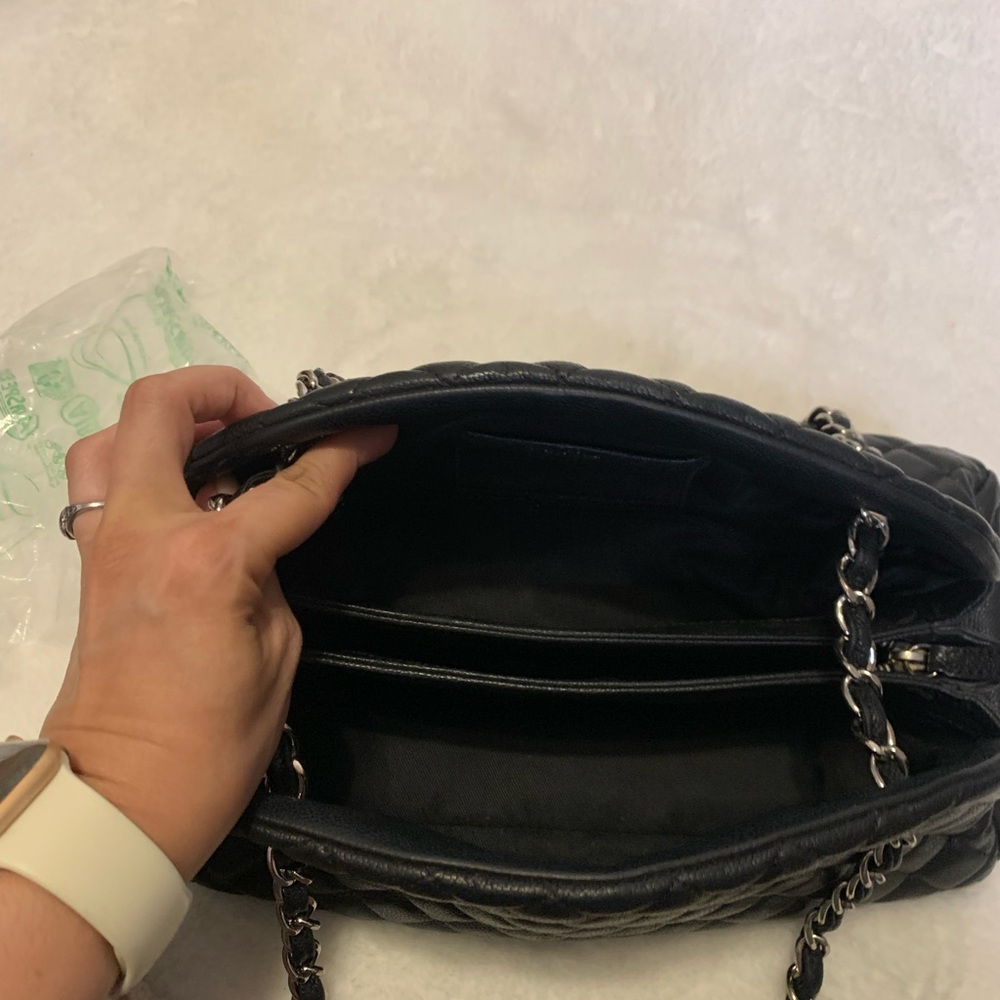 Authentic Chanel chain shoulder bag. - Picture 10 of 16